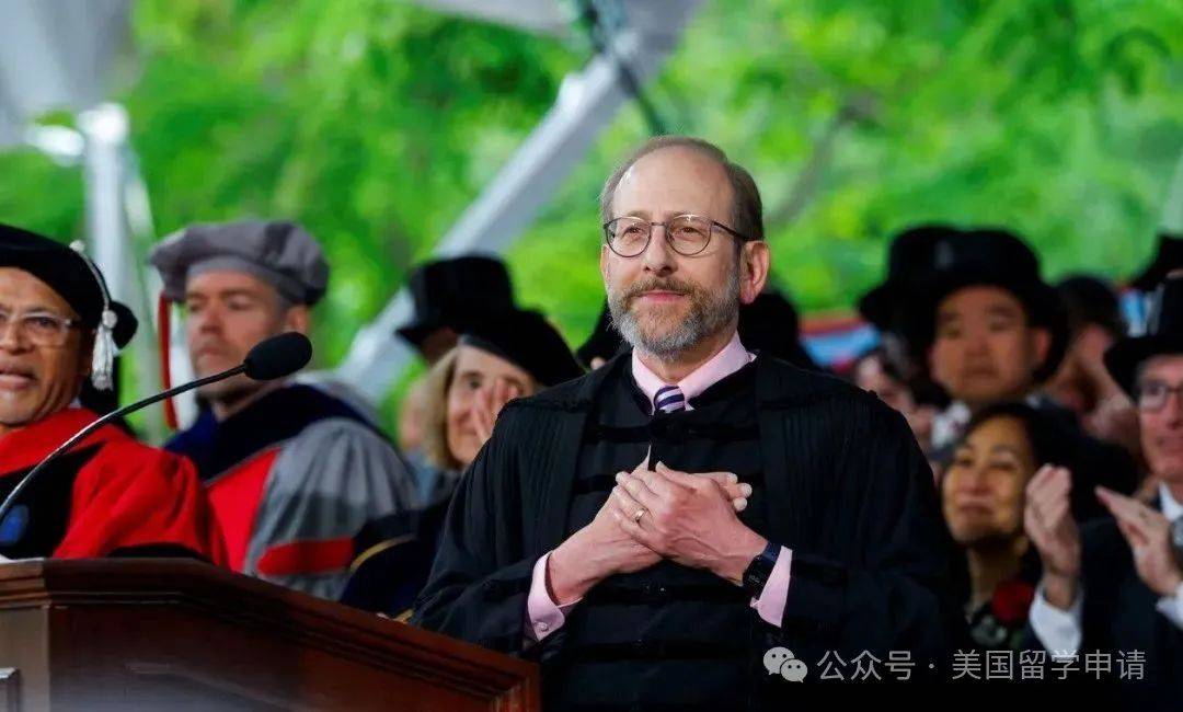 女生蒋雨融来自青岛英高毕业本科就读于杜克震撼全场！史上首位在哈佛毕业演讲的中国